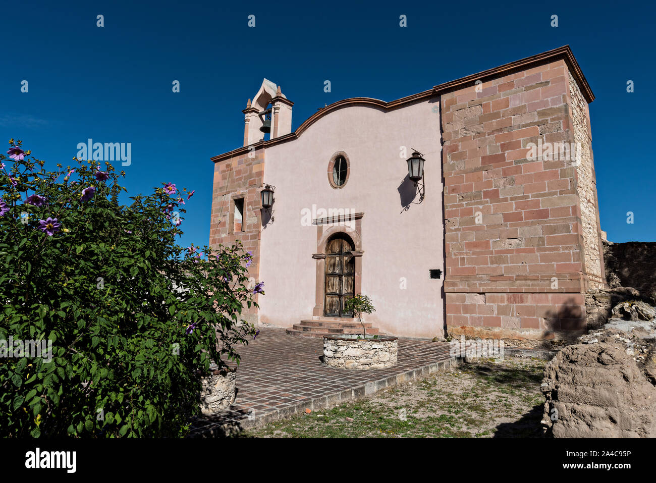 Vue extérieure du Temple de nuestro Señor de Padoue église ou Notre Seigneur de Padoue chapelle en minéral de Pozos, Guanajuato, Mexique. Banque D'Images