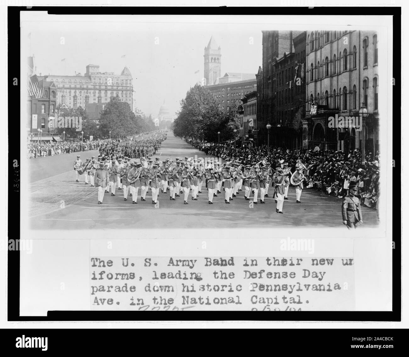 L'US Army Band dans leur nouvel uniforme, menant la défense Day Parade downtown historic Pennsylvania Avenue dans la capitale nationale Banque D'Images