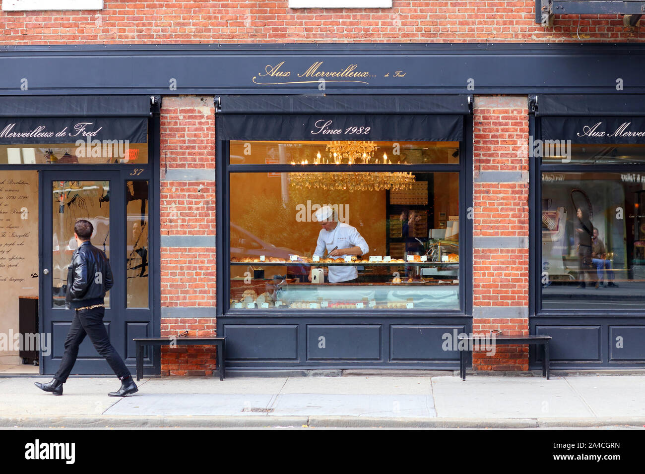 Aux merveilleux de Fred, 37 8e Avenue, New York, NY devanture extérieure d'une pâtisserie française à Manhattan, dans le Greenwich Village. Banque D'Images