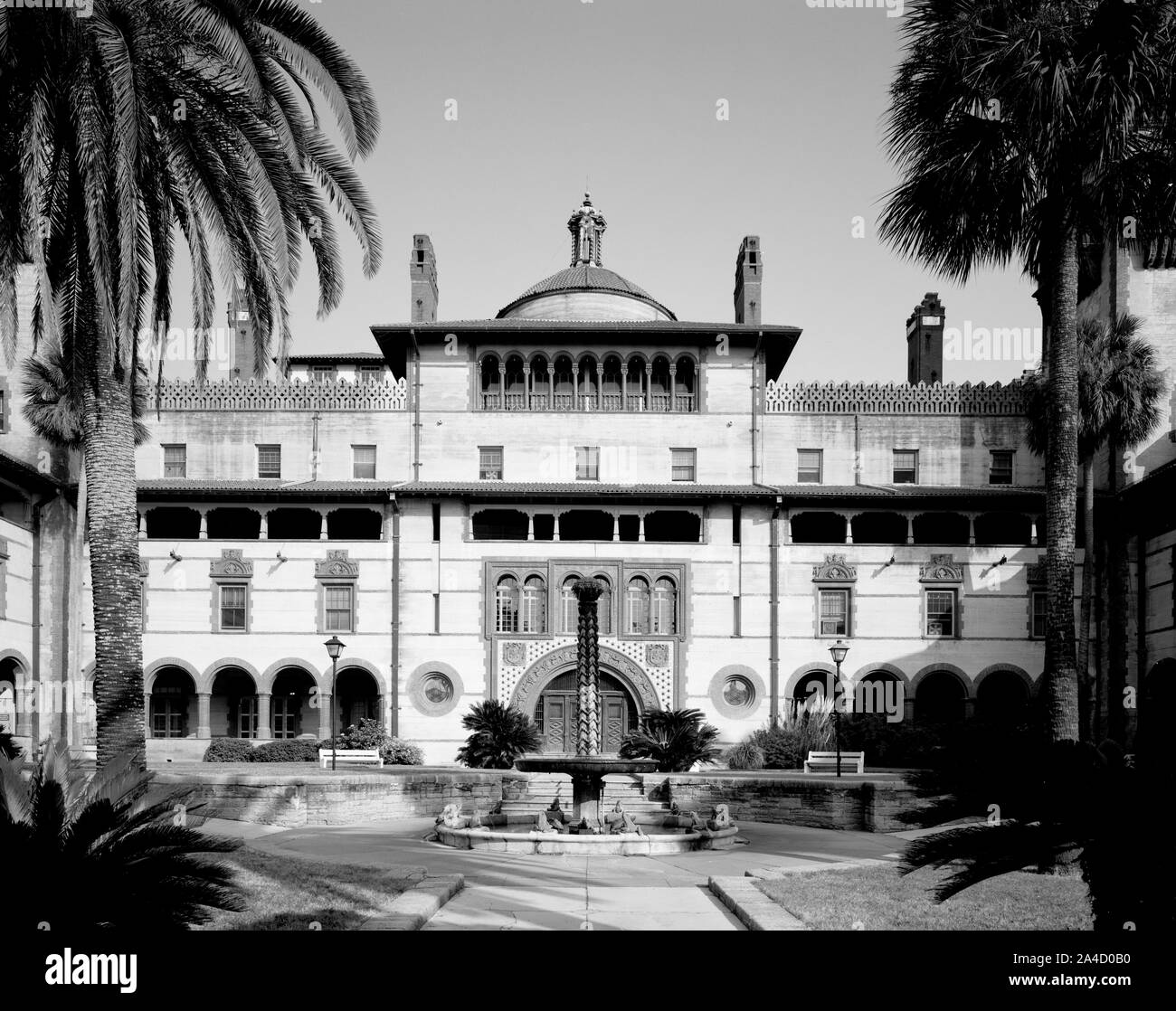 Le quartier historique de Ponce de Leon Hotel, maintenant le bâtiment principal de Flagler College, Saint Augustine, Floride Banque D'Images Le quartier historique de Ponce de Leon Hotel, maintenant le bâtiment principal de Flagler College, Saint Augustine, Floride Banque D'Images