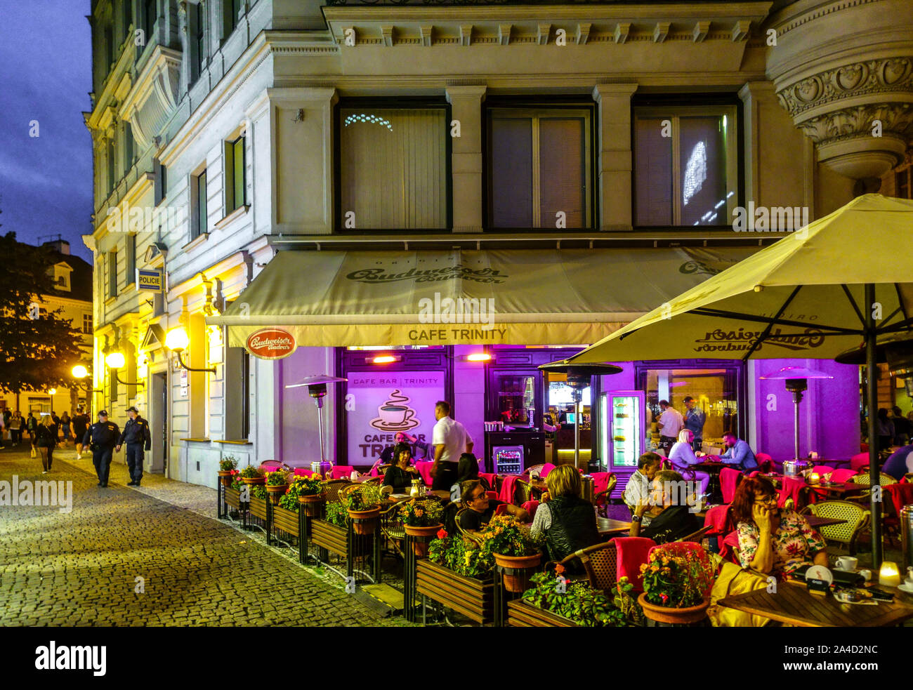 Prague Street Mustek Prague Cafe Trinity Prague place Venceslas de nuit tourisme Prague rues de nuit Prague République tchèque nuit Banque D'Images