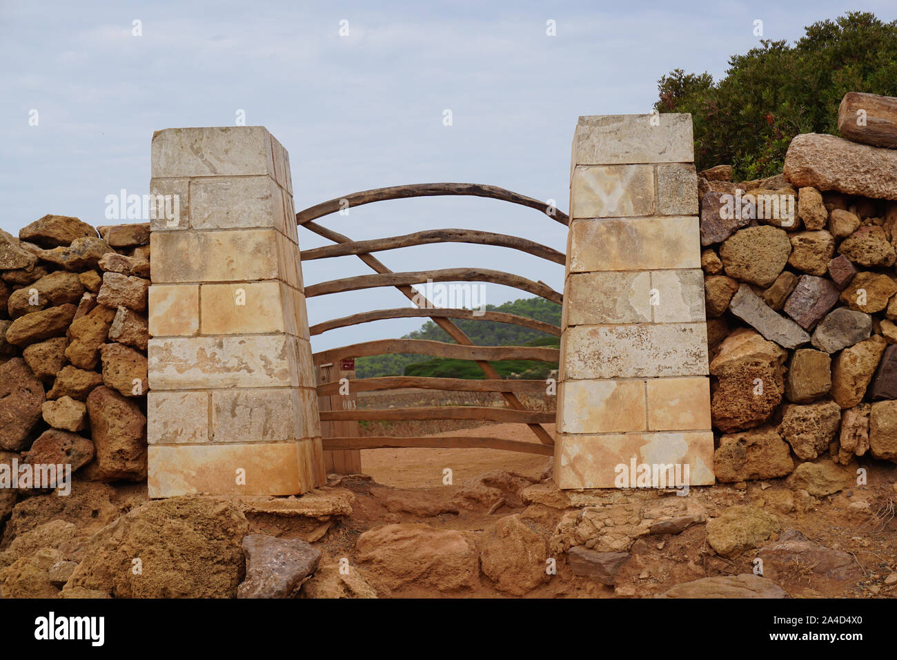 Porte en bois traditionnelle de Minorque, Iles Baléares, Espagne. Banque D'Images