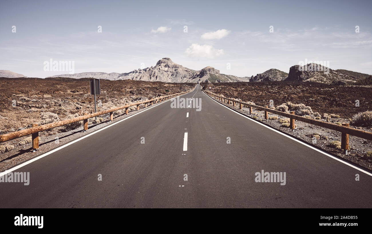 Retro photo aux couleurs d'une route pittoresque dans le Parc National du Teide, Tenerife, Espagne. Banque D'Images