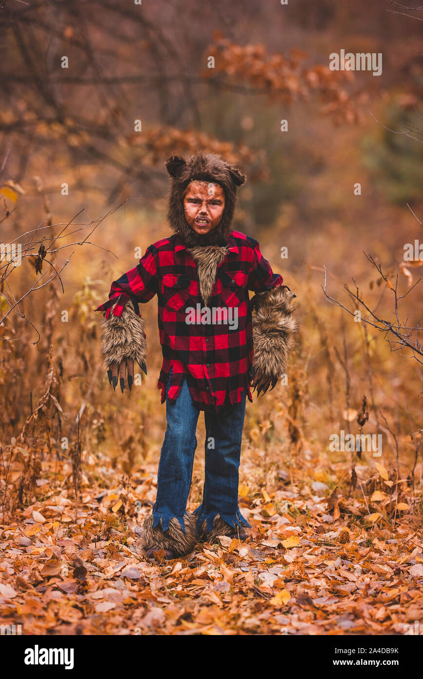 Portrait of a Boy standing in forest vêtu comme un loup-garou pour l'Halloween, United States Banque D'Images