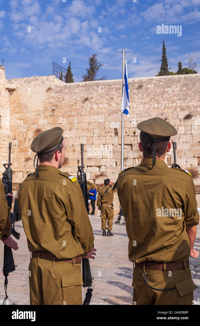 Les soldats israéliens sont en formation au Mur occidental dans la vieille ville de Jérusalem Banque D'Images