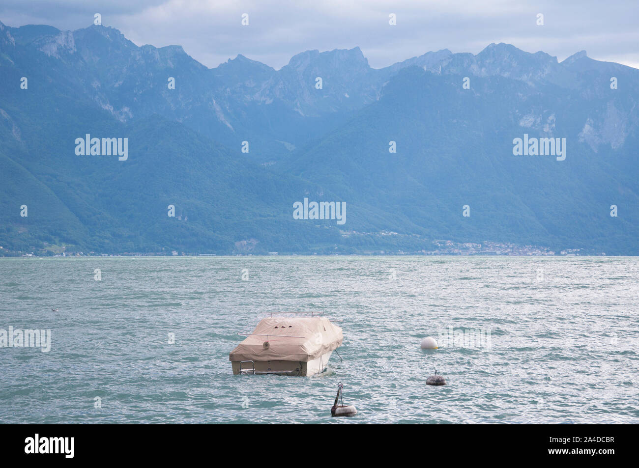 Un bateau sur le Lac Léman à Montreux, Suisse Banque D'Images