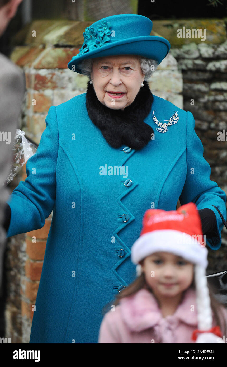 La photo doit être crédité ©Kate Green/Alpha Press 076785 25/12/12 La Reine Elizabeth II à l'église St Mary Magdalene à Sandringham, Norfolk pour un jour de Noël avec la famille royale de Service Banque D'Images