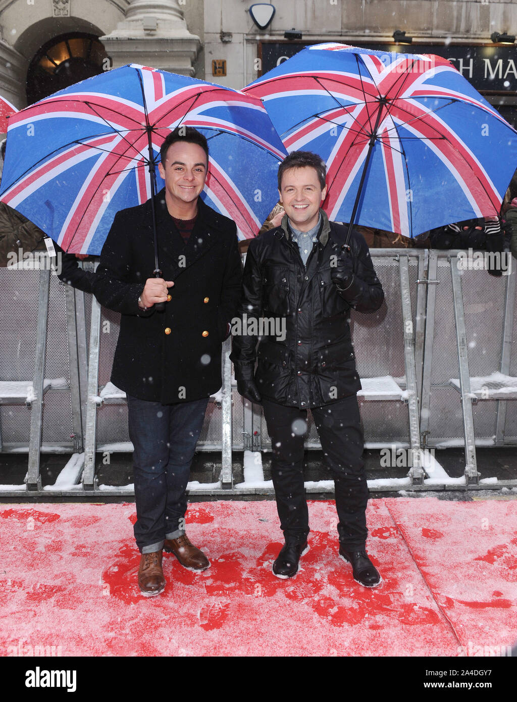La photo doit être crédité ©Kate Green/Alpha Press 076817 20/01/13 Anthony McPartlin et Declan Donnelly Ant et Dec à l'Britains Got Talent Auditions au London Palladium Banque D'Images La photo doit être crédité ©Kate Green/Alpha Press 076817 20/01/13 Anthony McPartlin et Declan Donnelly Ant et Dec à l'Britains Got Talent Auditions au London Palladium Banque D'Images