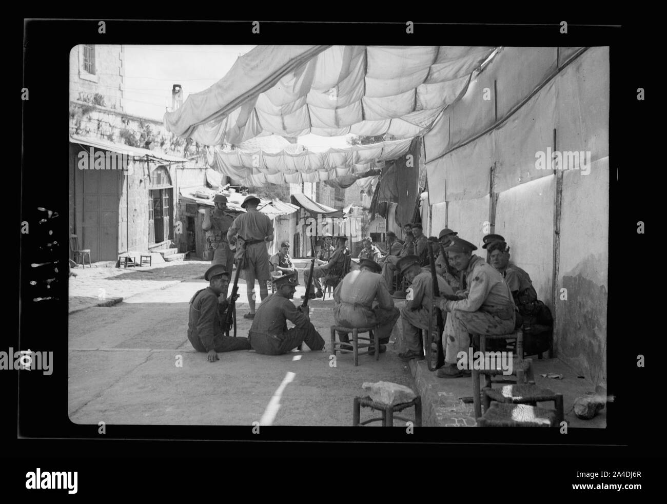 La levée du siège de Jérusalem. Scène typique de troupes dans la vieille ville avant la levée du couvre-feu, la Porte de Damas Banque D'Images