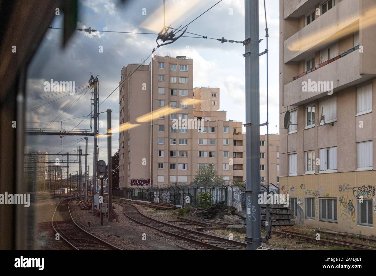 Voyage en train SUR LA LIGNE SNCF PARIS-GRANVILLE Banque D'Images