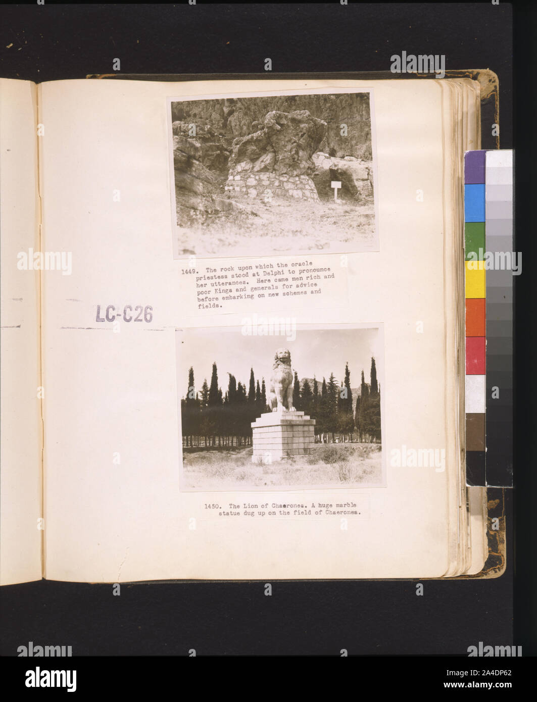 La roche sur laquelle l'oracle de Delphes était prêtresse de proclamer ses énoncés. Ici sont venus les hommes riches et pauvres, les rois et les généraux avant de se lancer dans de nouveaux systèmes et les champs Banque D'Images