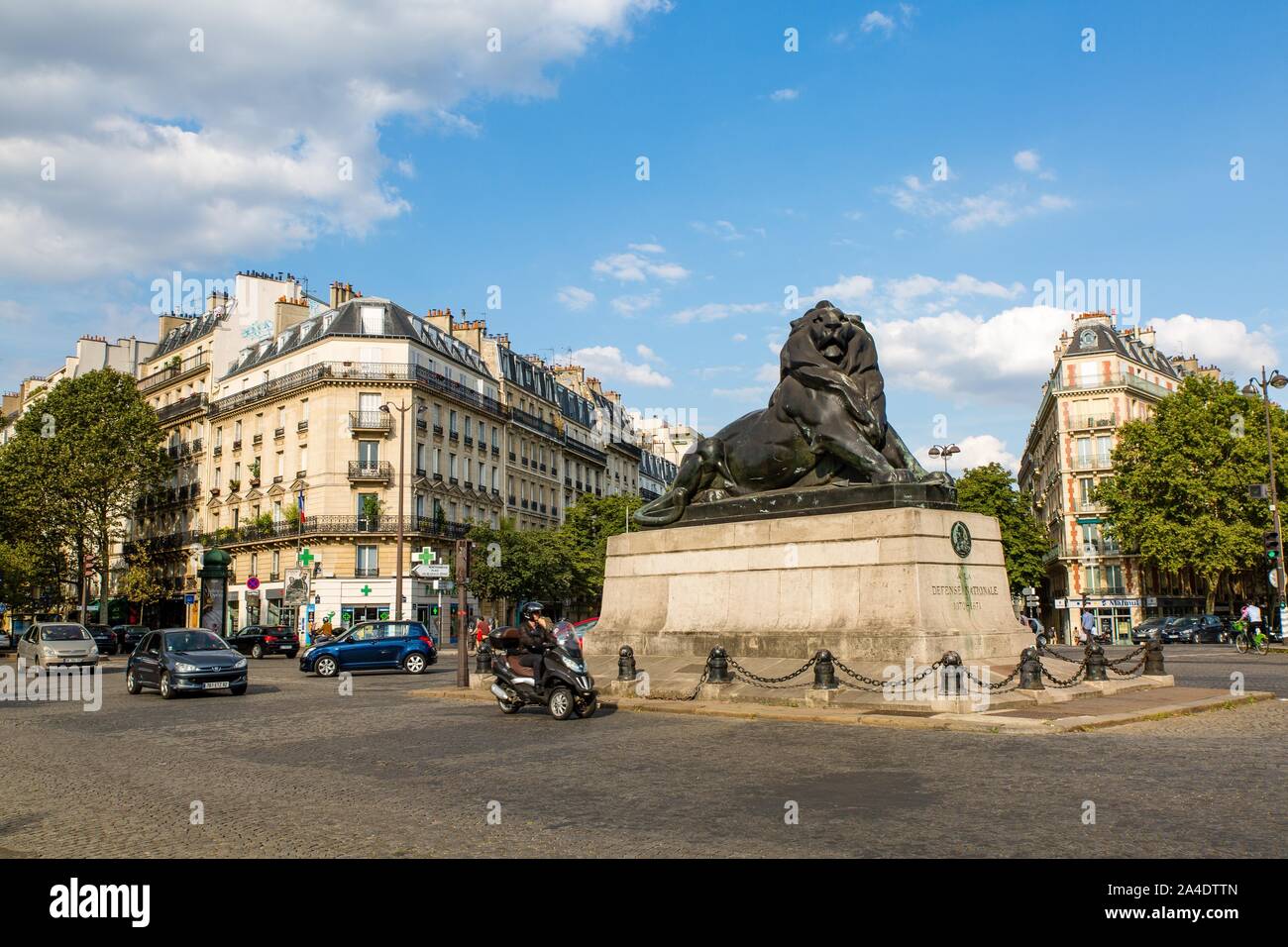 Réplique du Lion de Belfort, PLACE DENFERT ROCHEREAU, Paris, 14ème  ARRONDISSEMENT DE PARIS, FRANCE, EUROPE Photo Stock - Alamy