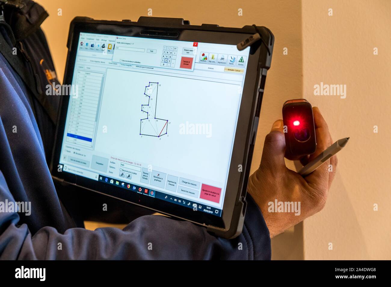 Des mesures DES PROPRIÉTÉS DE L'illustration, LE CALCUL DE LA SUPERFICIE Loi Carrez, DIAGNOSTICS DE BIENS IMMOBILIERS, DANS UN APPARTEMENT, PARIS (75) Banque D'Images