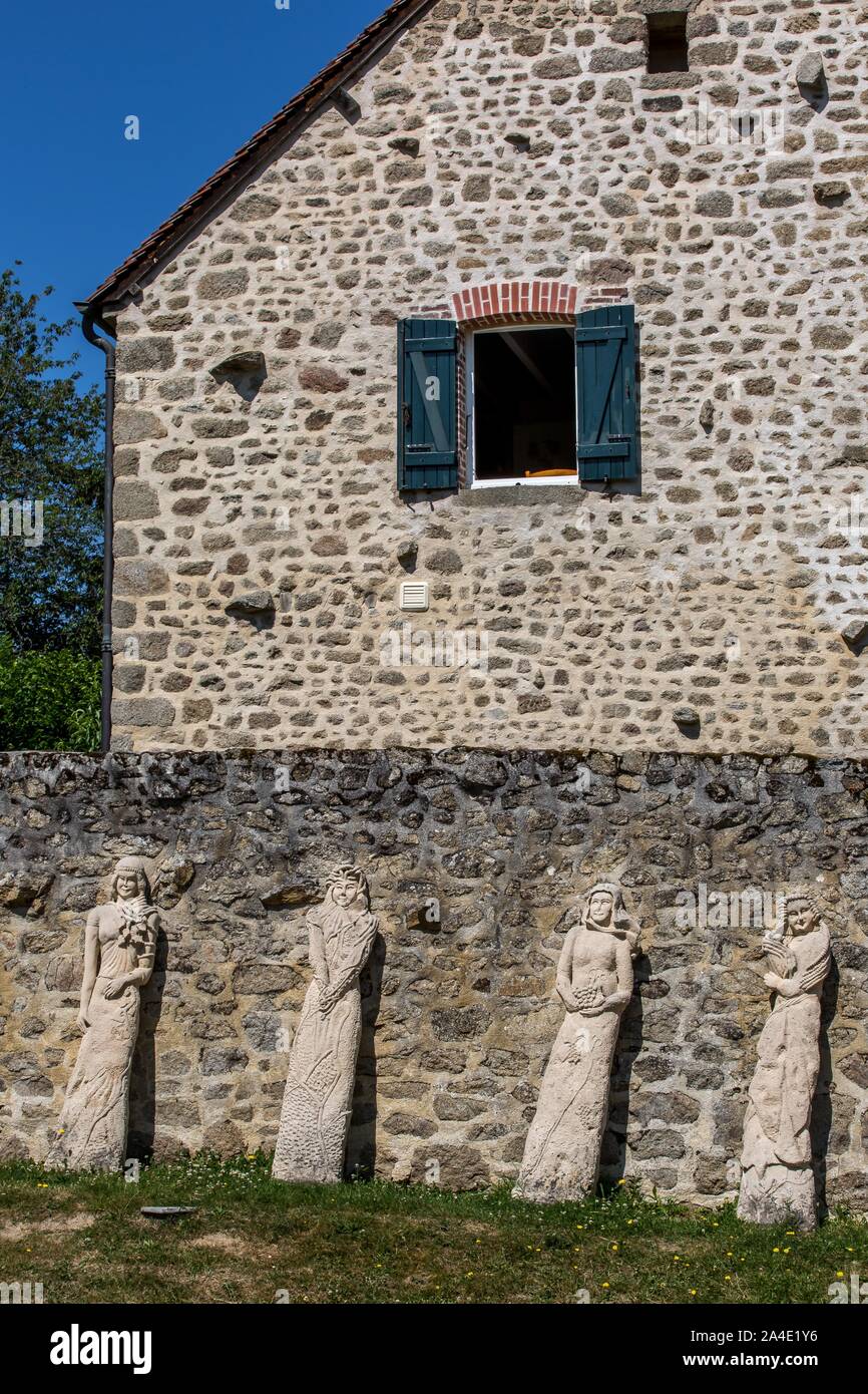 SCULPTURES, maison du sculpteur François Michaud, MASGOT, (23) CREUSE, Limousin, Aquitaine, France Banque D'Images