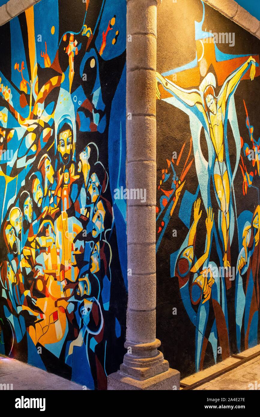 Tableaux, peintures murales représentant l'ANCIEN ET DU NOUVEAU TESTAMENT PAR LE PEINTRE CONTEMPORAIN GABRIEL CHABRAT, (23) CREUSE, Limousin, Aquitaine, France Banque D'Images