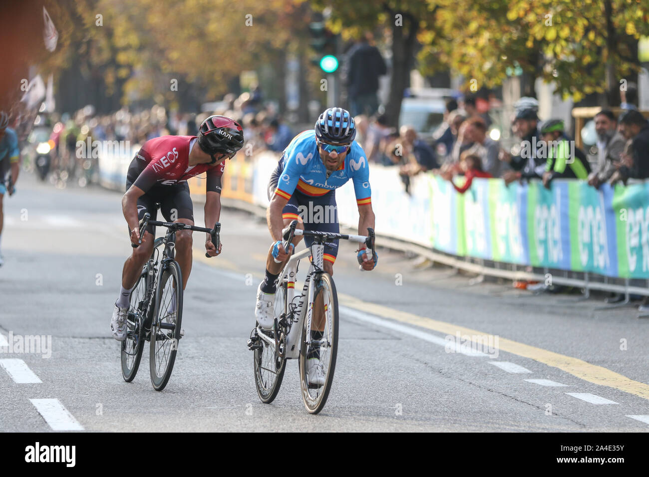 Le cycliste espagnol Alejandro Valverde équipe Movistar et Egan Bernal de Colombie ineos Équipe Il Giro di Lombardia 2019 Cycling Tour de Lombardie Como Italie Banque D'Images