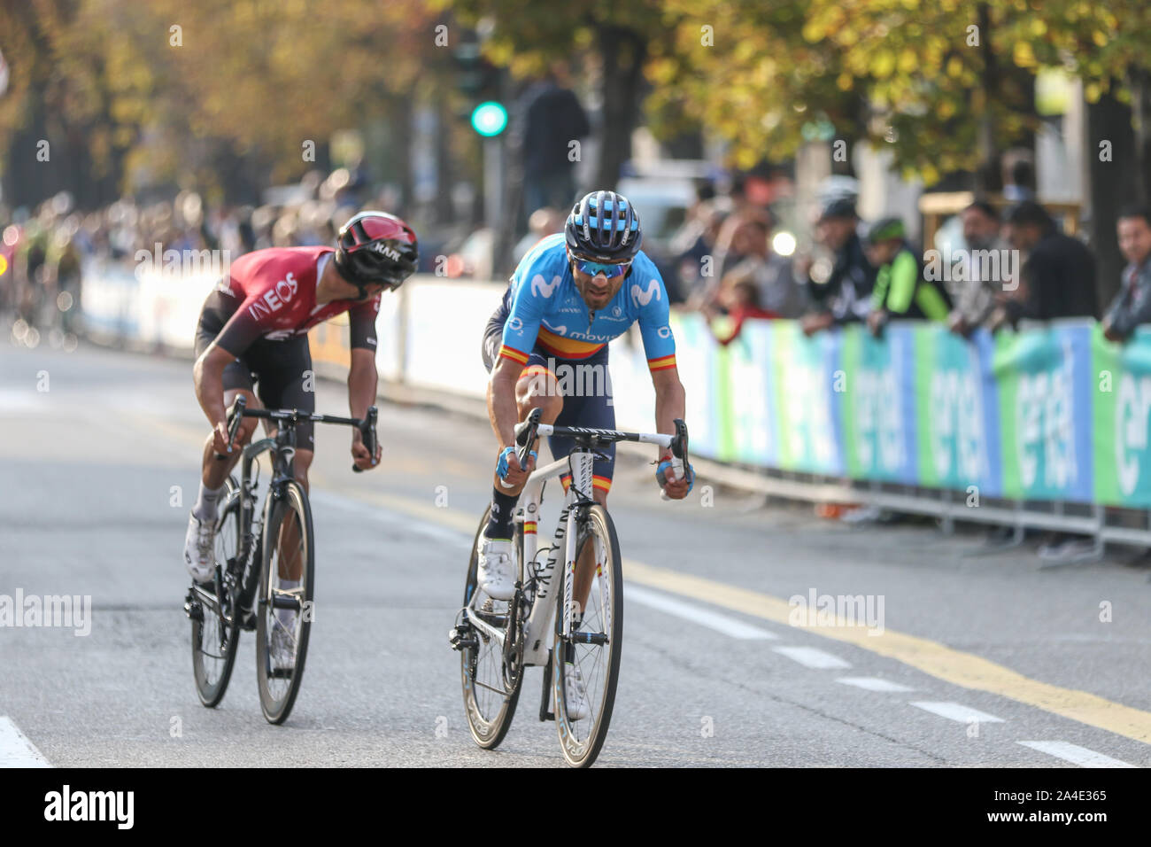 Le cycliste espagnol Alejandro Valverde équipe Movistar et Egan Bernal de Colombie ineos Équipe Il Giro di Lombardia 2019 Cycling Tour de Lombardie Como Italie Banque D'Images