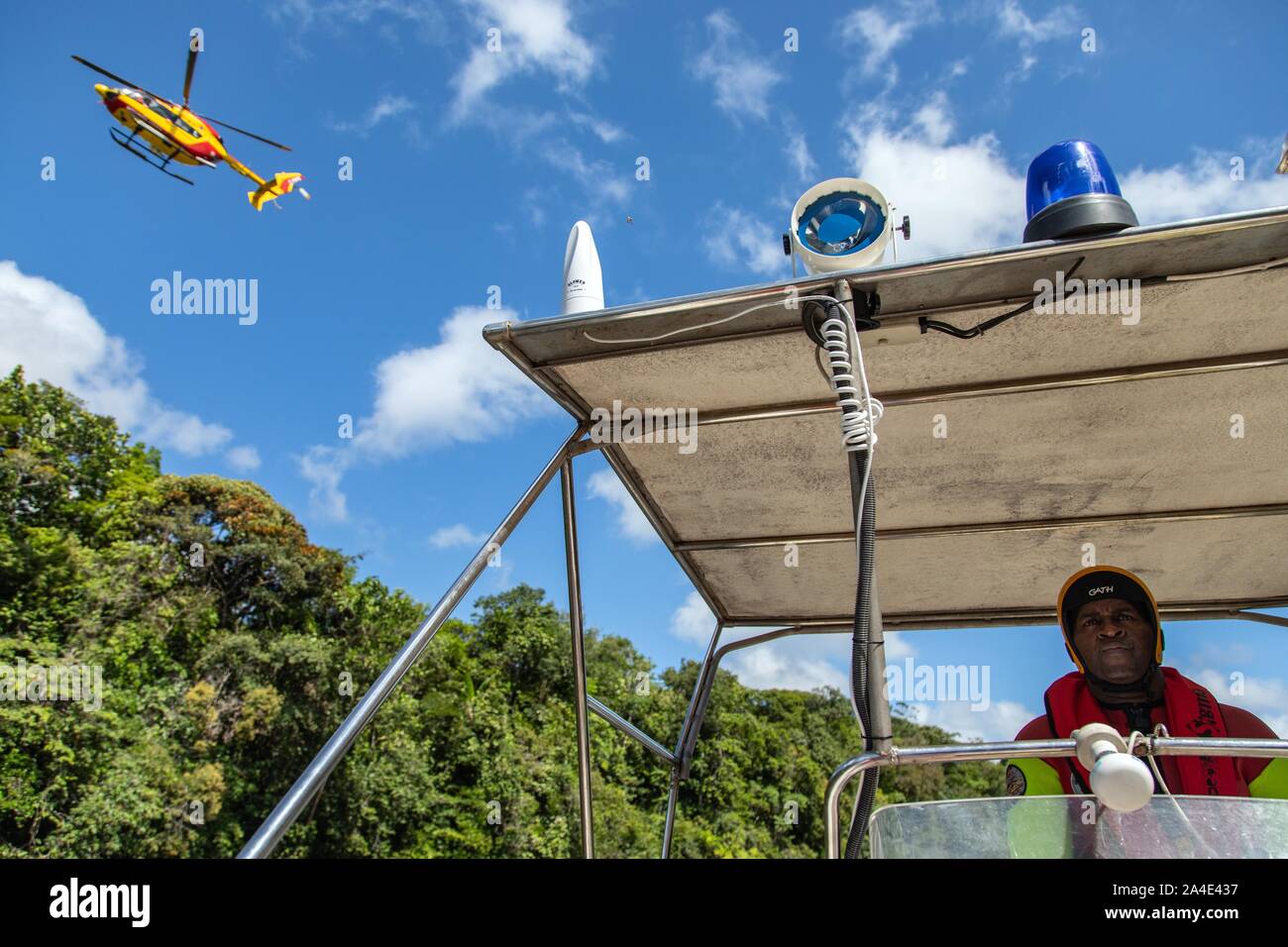 Sauvetage aquatique AVEC L'équipe spécialisée DU CENTRE DE SERVICES D'URGENCE DE REMIRE-MONTJOLY, COMTE DE LA RIVIÈRE, Guyane, département d'outre-mer, l'AMÉRIQUE DU SUD, FRANCE Banque D'Images