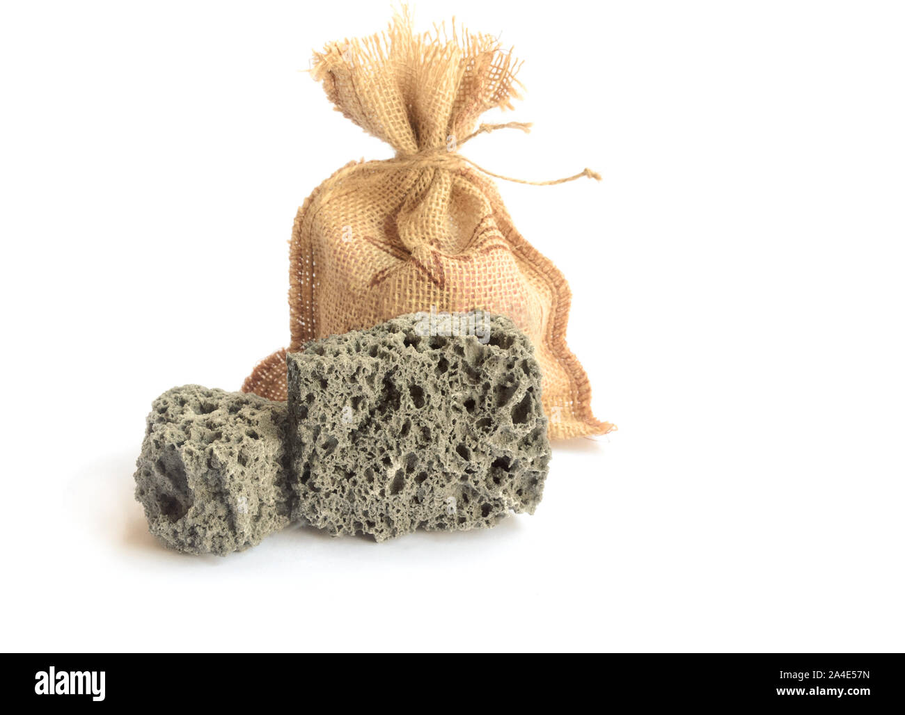 Dulce carbone ou charbon doux, bonbons sucrés de Noël typiques en Espagne.image.copie espace isolé. Banque D'Images