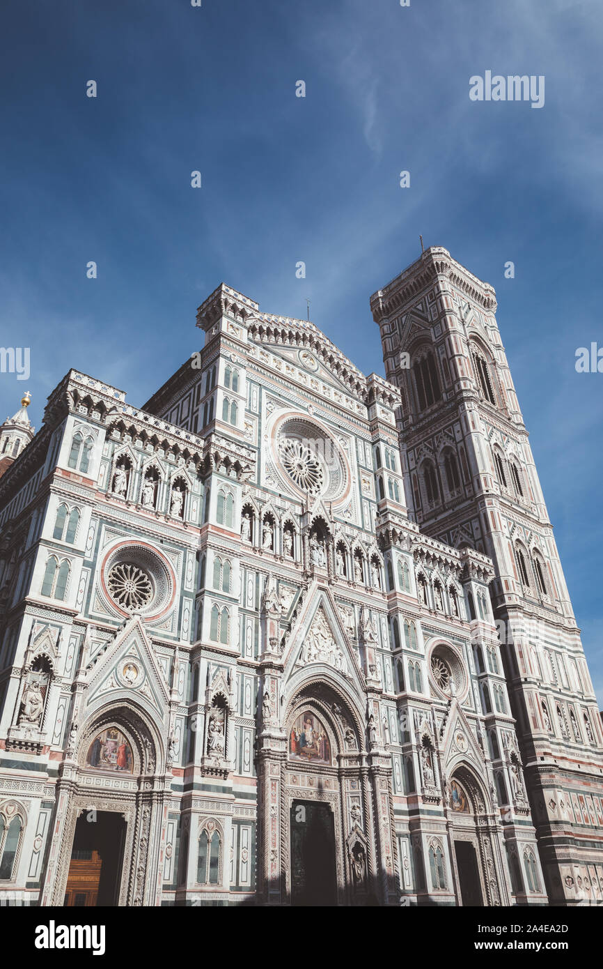 Florence, Italie - 24 juin 2018 : vue panoramique de Cattedrale di Santa Maria del Fiore (Cathédrale de Sainte Marie de la fleur) et le campanile de Giotto. Banque D'Images