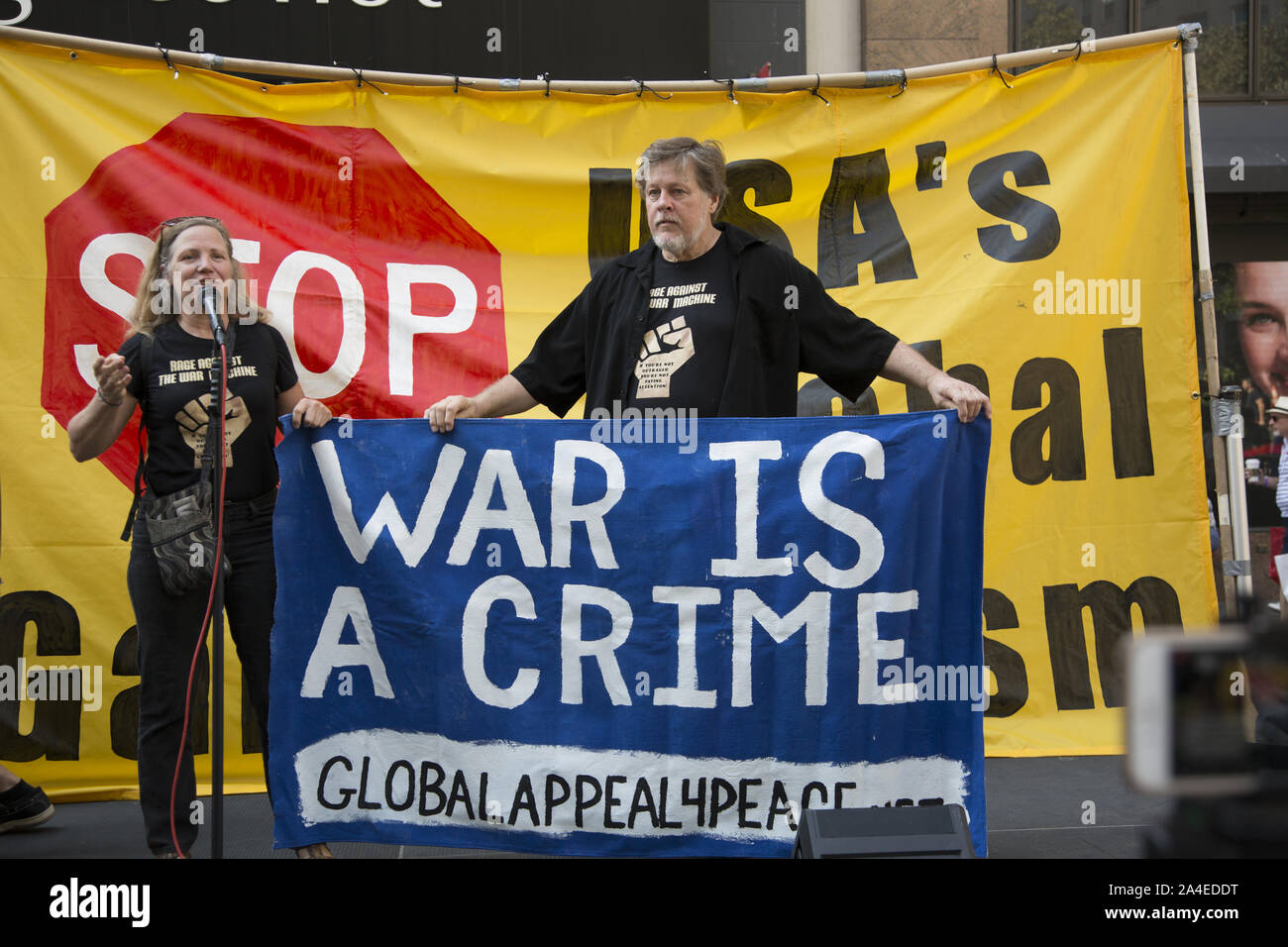 Les militants anti-guerre rassemblement à midtown, puis mars à l'Organisation des Nations Unies à la veille de la discussion sur le changement climatique, l'armée américaine est le plus gros pollueur de la planète. Avec son réseau de bases à travers le monde c'est le plus gros émetteur de dioxyde de carbone et le plus grand d'utilisateurs institutionnels de pétrole. Banque D'Images