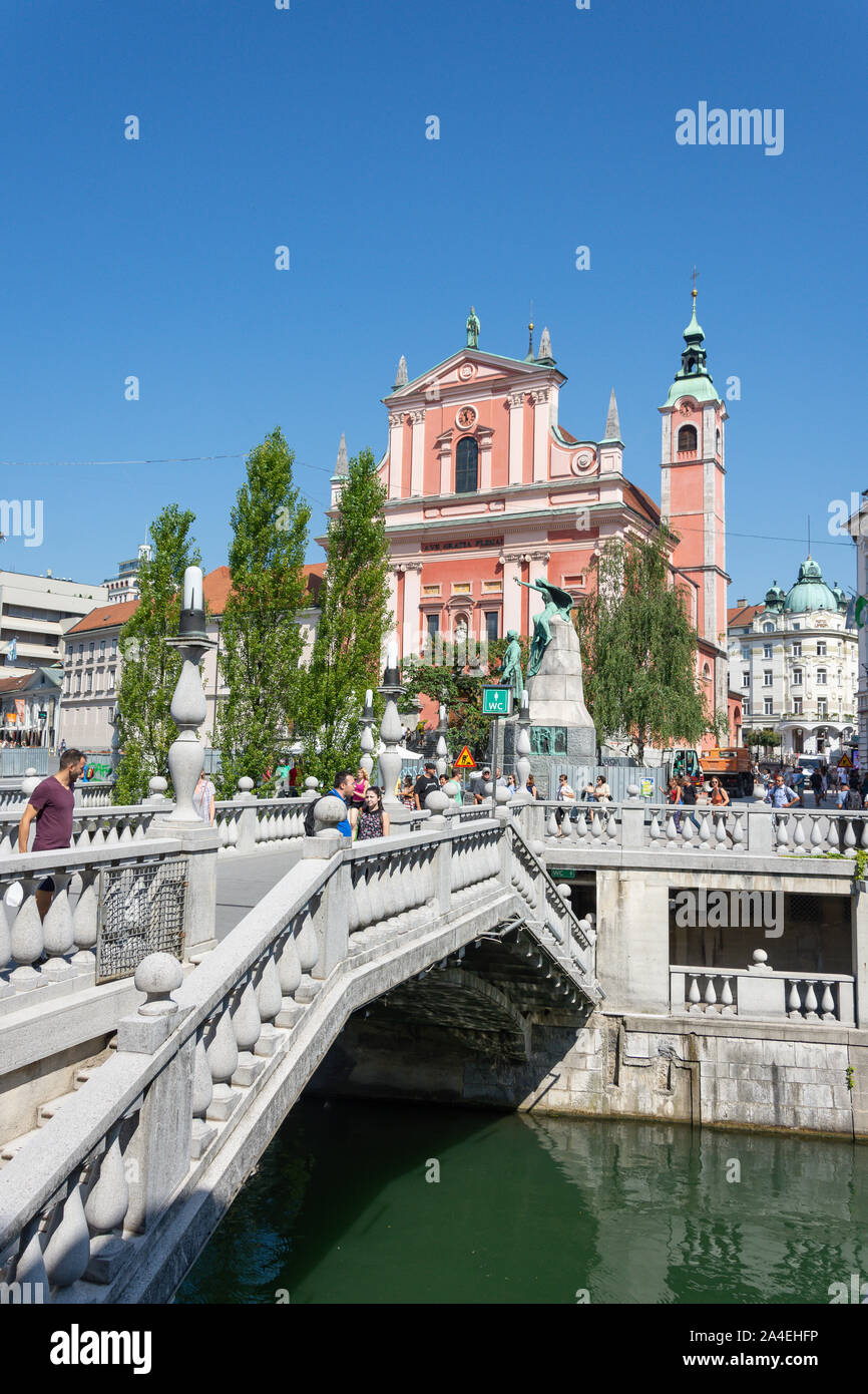 L'église franciscaine de l'Annonciation et Triple Ponts, Preseren Square, Vieille Ville, Ljubljana, Slovénie Banque D'Images