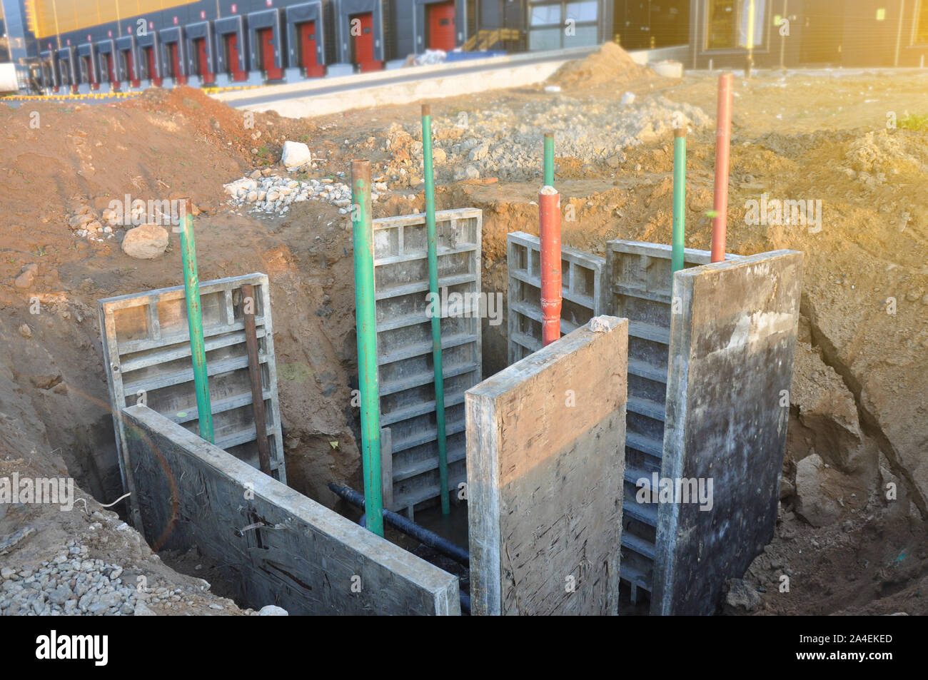 Professionnels de l'industrie fondation coffrage pour le coulage du béton. Banque D'Images