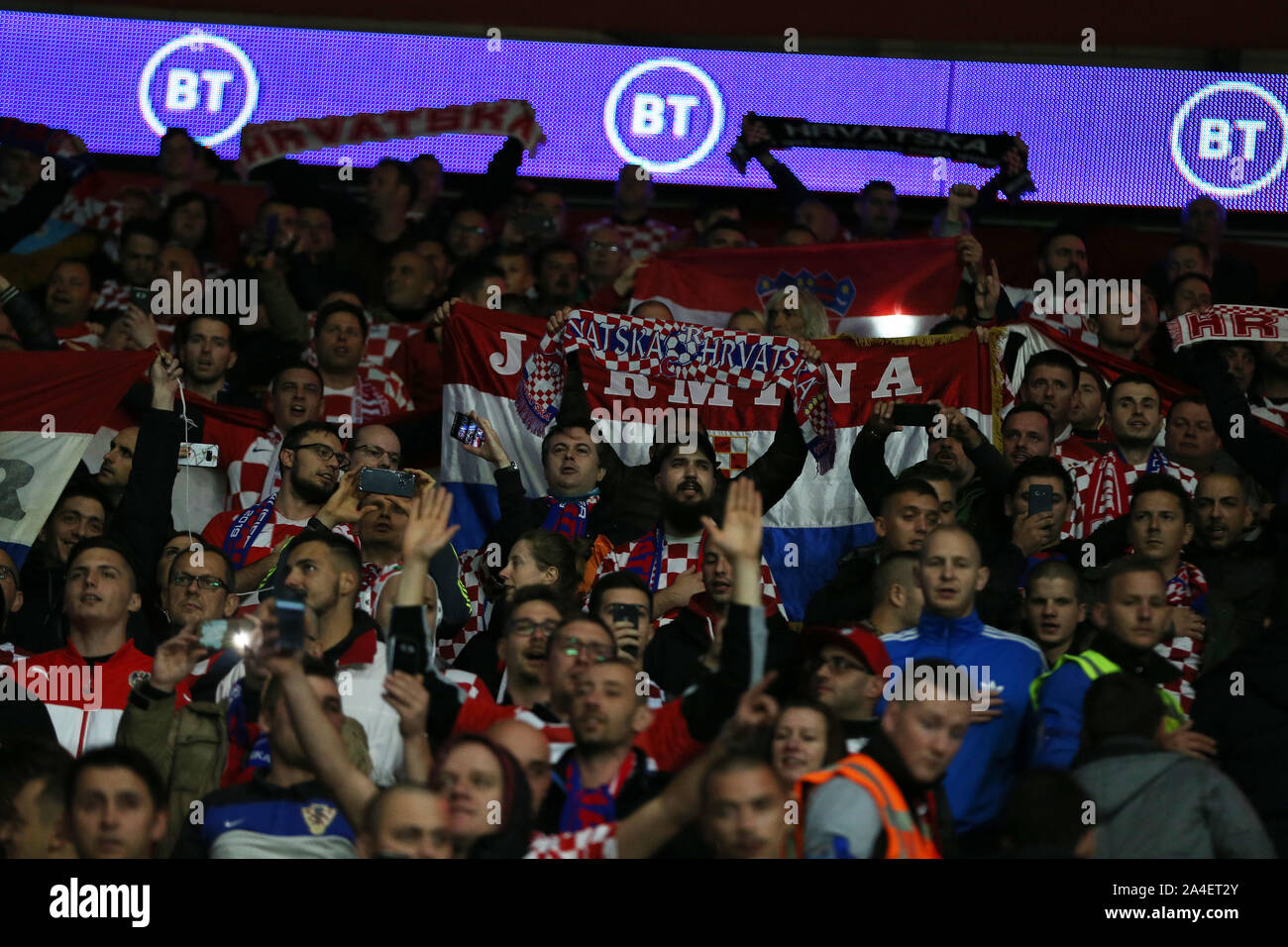 Cardiff, Royaume-Uni. 13 Oct, 2019. Croatie fans. Match Qualificatif de l'UEFA Euro 2020, le Pays de Galles v Croatie au Cardiff City Stadium de Cardiff, Pays de Galles du Sud le dimanche 13 octobre 2019. Photos par Andrew Verger /Andrew Orchard la photographie de sport/Alamy live News EDITORIAL UTILISEZ UNIQUEMENT Crédit : Andrew Orchard la photographie de sport/Alamy Live News Banque D'Images