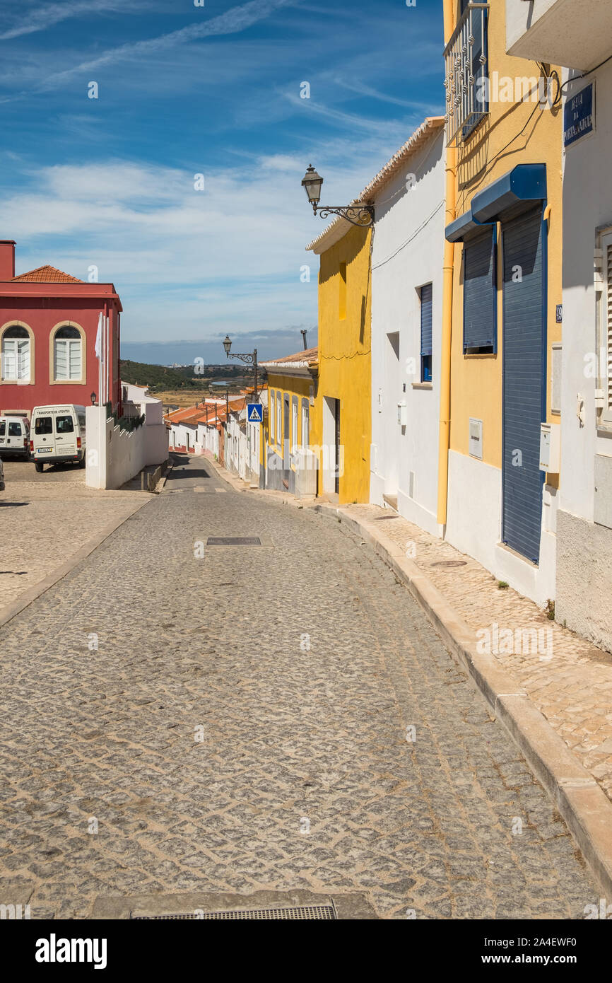 Sol carrelé street dans la ville historique de Silves au Portugal qui a été une fois la capitale de l'Algarve Banque D'Images