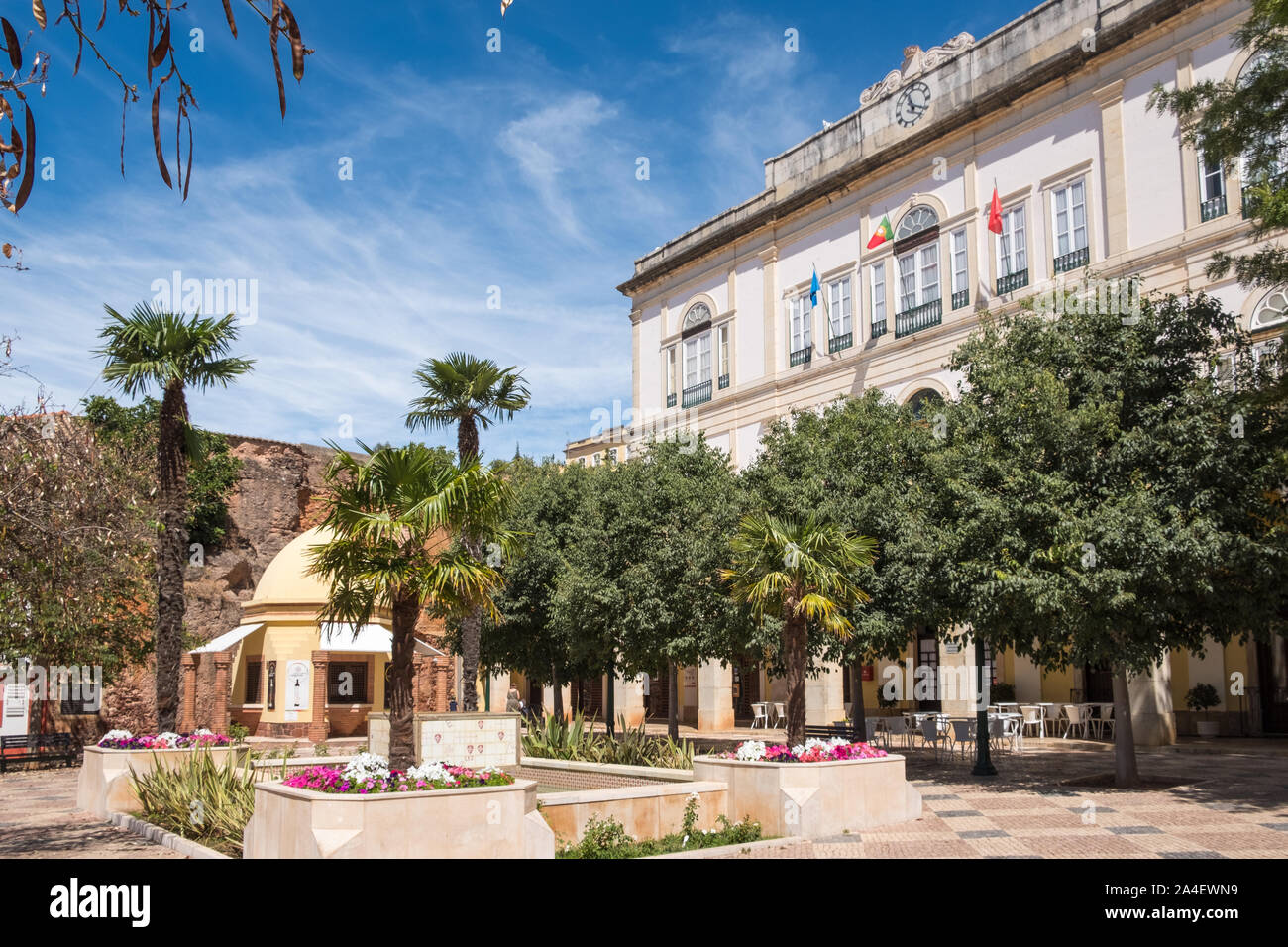 Praca Do Municipio place au centre de la ville historique de Silves au Portugal qui a été une fois la capitale de l'Algarve Banque D'Images