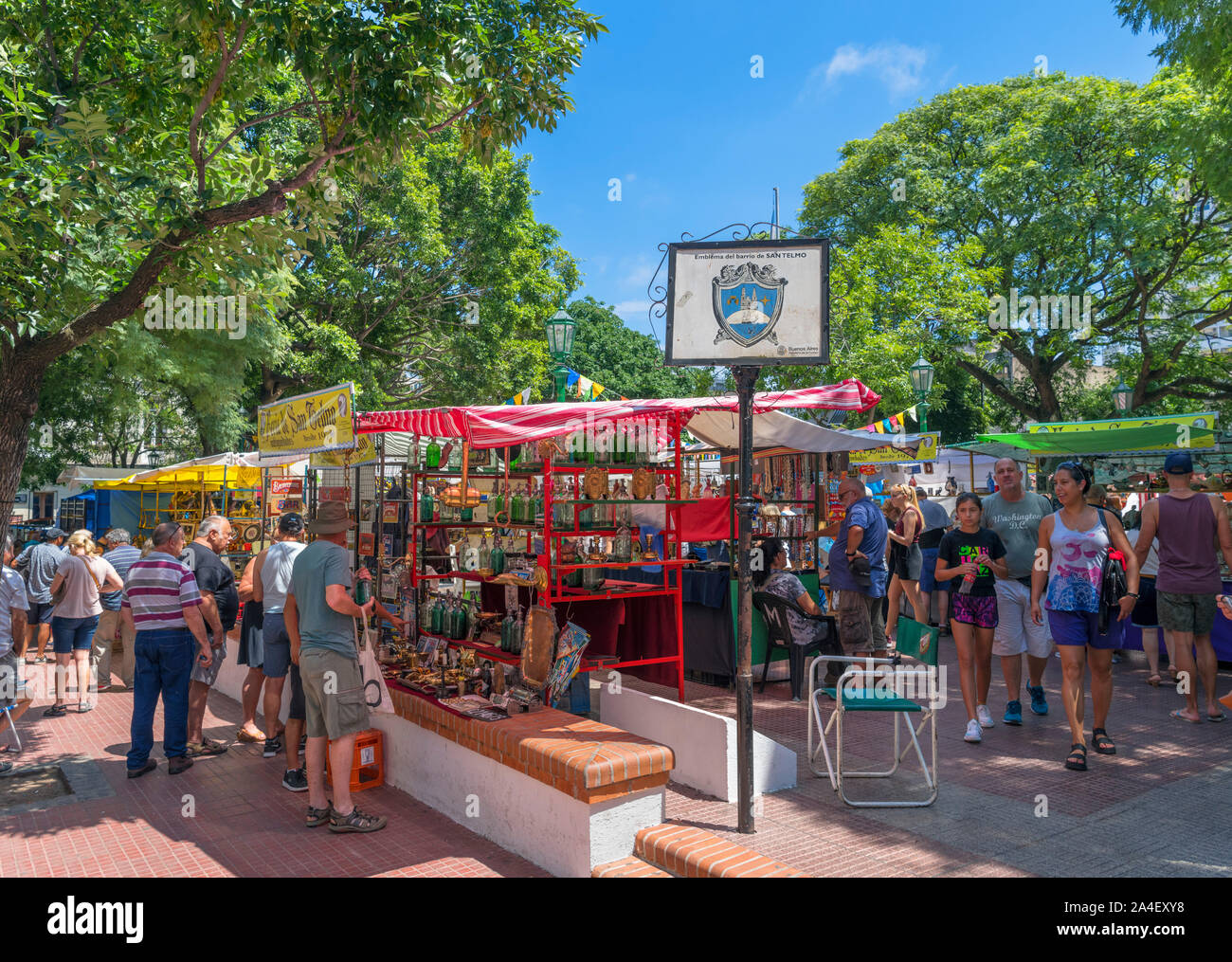 La Feria de San Telmo, un marché le dimanche sur la Plaza Dorrego, San Telmo, Buenos Aires, Argentine Banque D'Images