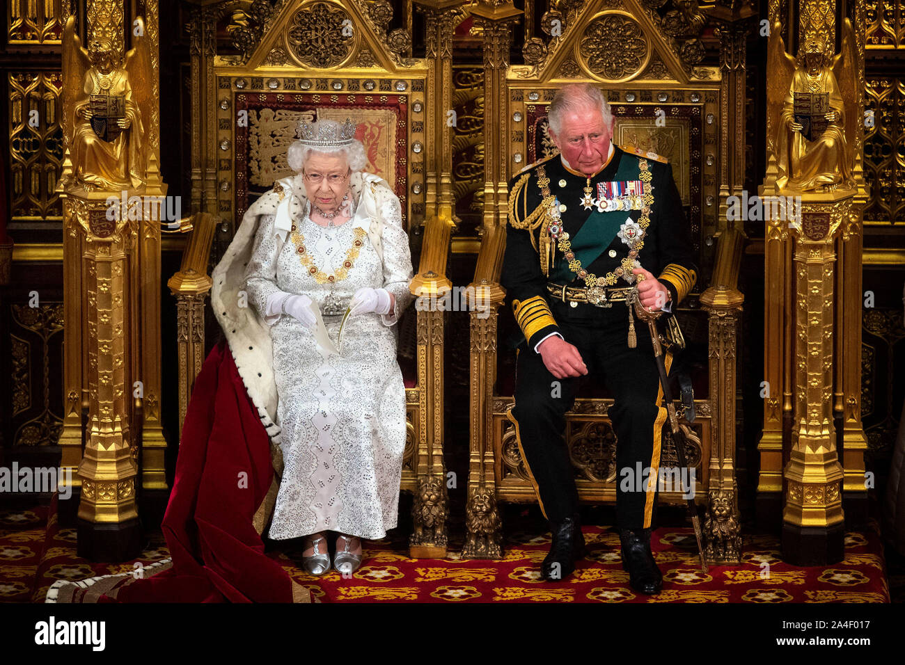 La reine Elizabeth II et le Prince de Galles au cours de l'État Ouverture du Parlement à la Chambre des Lords au Palais de Westminster à Londres. PA Photo. Photo date : lundi 14 octobre, 2019. Voir la politique histoire PA Discours. Crédit photo doit se lire : Victoria Jones/PA Wire Banque D'Images