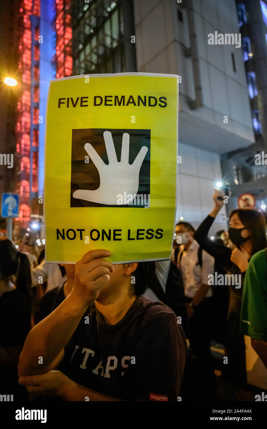 Centre de Hong Kong. 14 octobre, 2019. Plus de 100 000 manifestants se sont réunis à Chater Garden et a débordé sur le quartier central des affaires de Hong Kong pour une manifestation pacifique. La réunion a demandé aux États-Unis de passer le Hong Kong de l'homme et la démocratie 2019 Loi. Cette loi serait sanctionner fonctionnaires qui ont sapé les droits des gens de la Ras. Banque D'Images