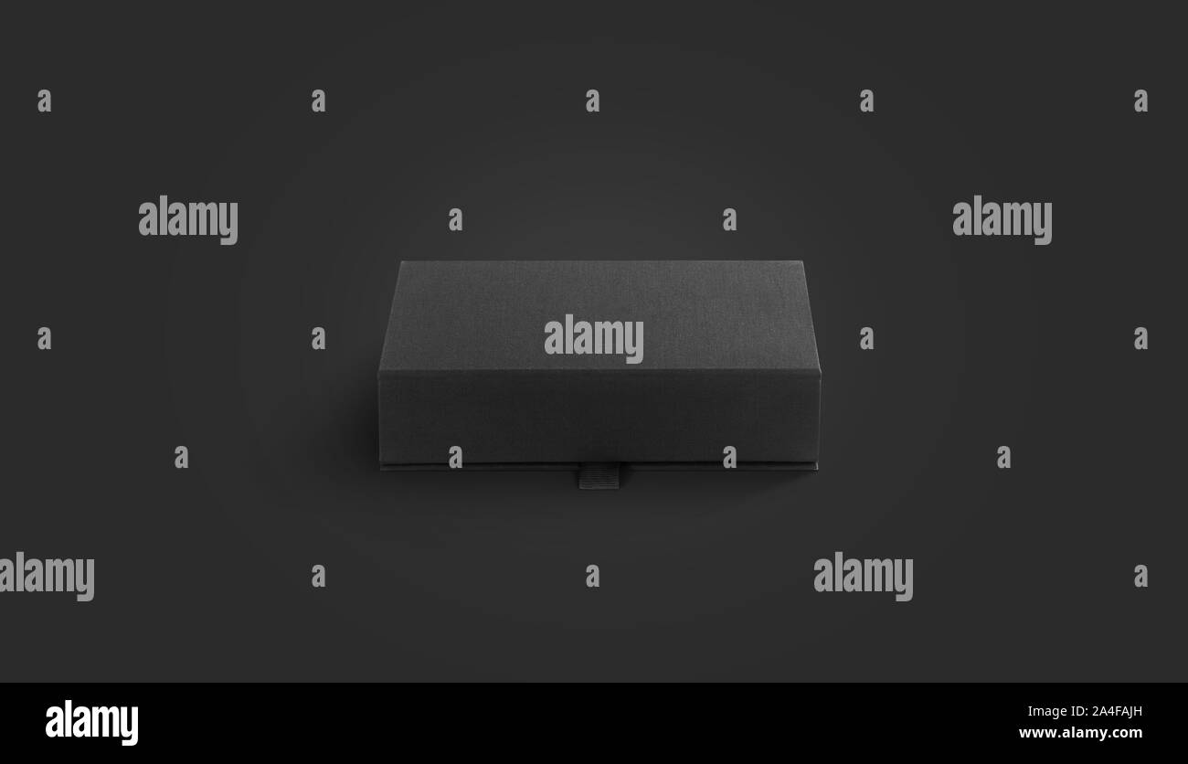 Boîte en tissu noir vierge fermée pour maquette d'accessoire, arrière-plan sombre Banque D'Images