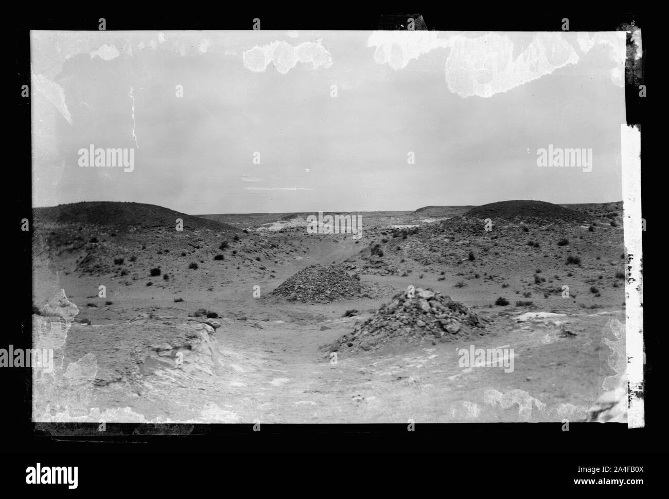 À Sinaï, via le désert. Des tas de pierre maudit Abou Zenneb Banque D'Images