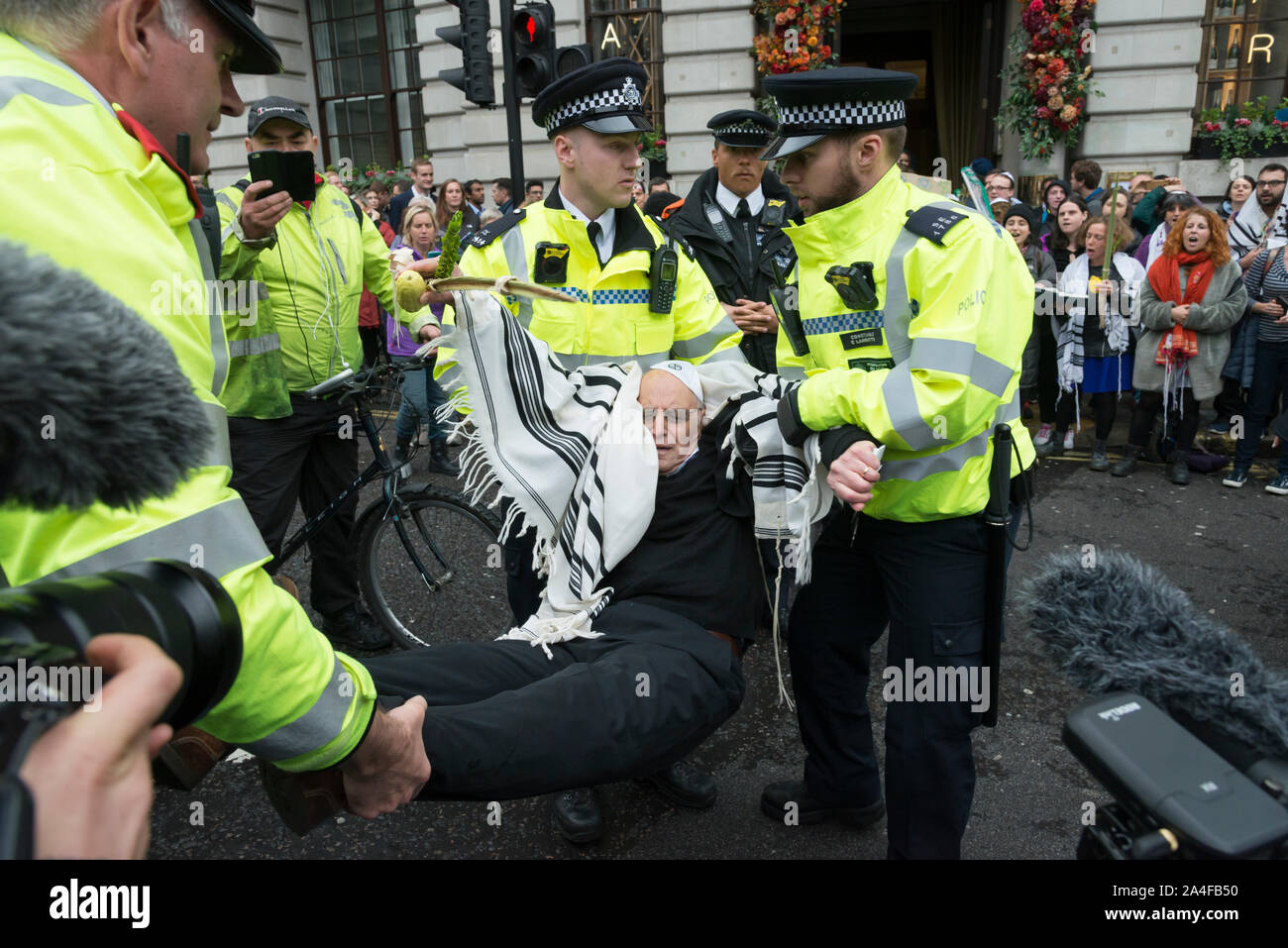 Le rabbin arrêté à l'extinction de la rébellion, Londres Banque D'Images