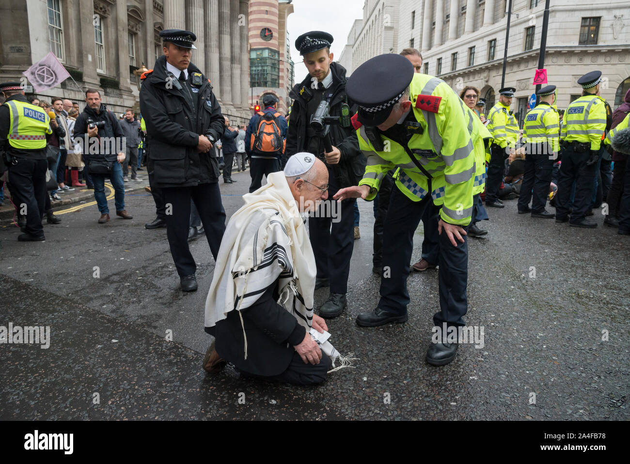 Le rabbin arrêté à l'extinction de la rébellion, Londres Banque D'Images