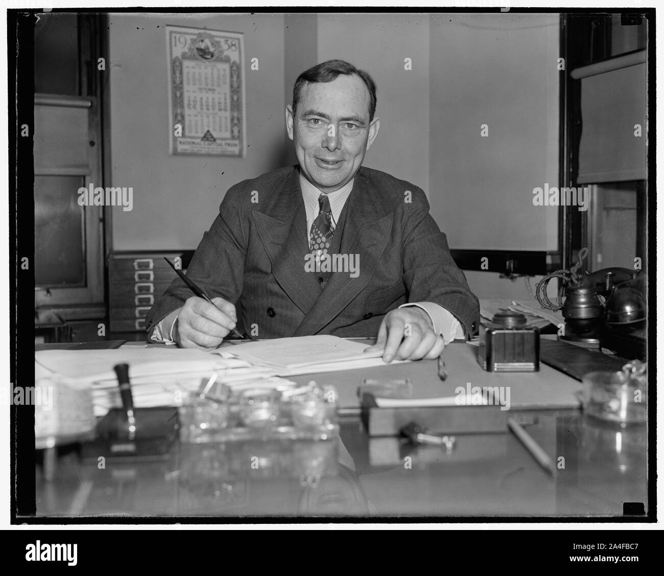 Pour être nouvelle maison au chef de la minorité. Washington, D.C., 2 décembre. Les dirigeants républicains en ville en attente de l'ouverture le Congrès a déclaré aujourd'hui que le représentant John W. Martin Jr., de Massachusetts, président du comité du Congrès républicain, est élu chef de la minorité à la Chambre pour succéder à Rempl. Bertrant N. Snell de New York, qui n'ont pas aux élections. Une toile, auraient déjà fait, va lui donner l'appui de 125 des 170 députés républicains de la chambre suivante Banque D'Images