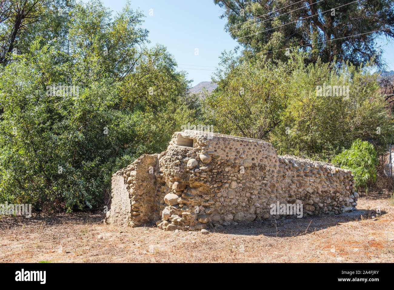 Le reste de la partie de l'aqueduc de la Mission San Buenaventura, un 7-mile de long que l'eau du système livré de San Antonio Creek. Banque D'Images