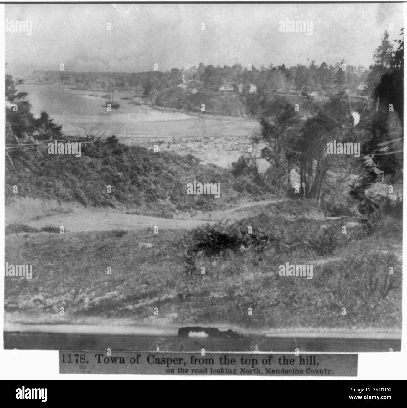 Ville de Casper, à partir du haut de la colline, sur la route vers le nord, dans le comté de Mendocino Banque D'Images