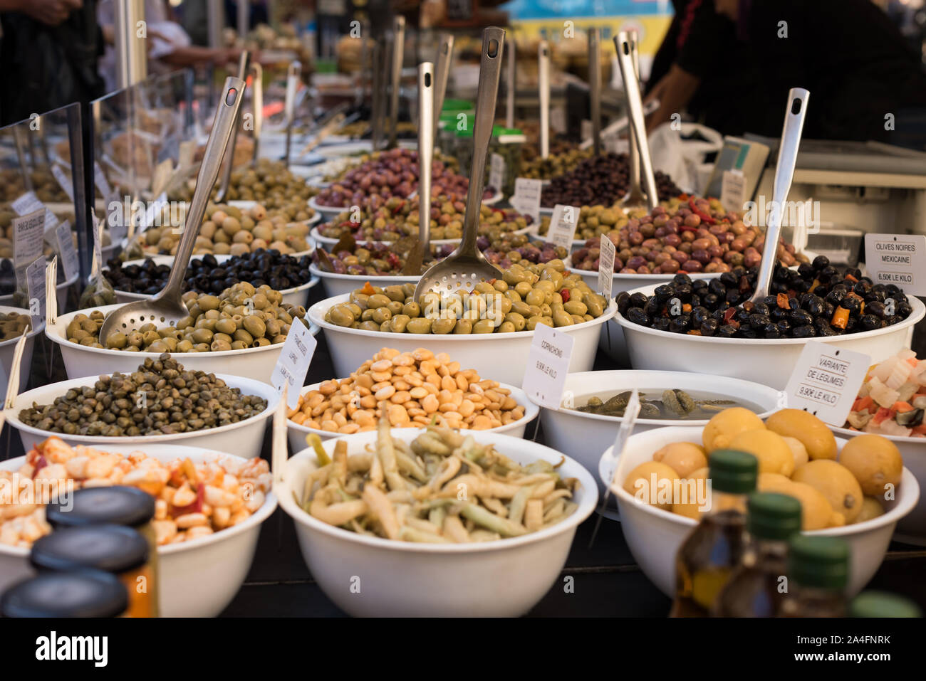 Blocage d'olive au marché de producteurs en Provence sud de la France Banque D'Images