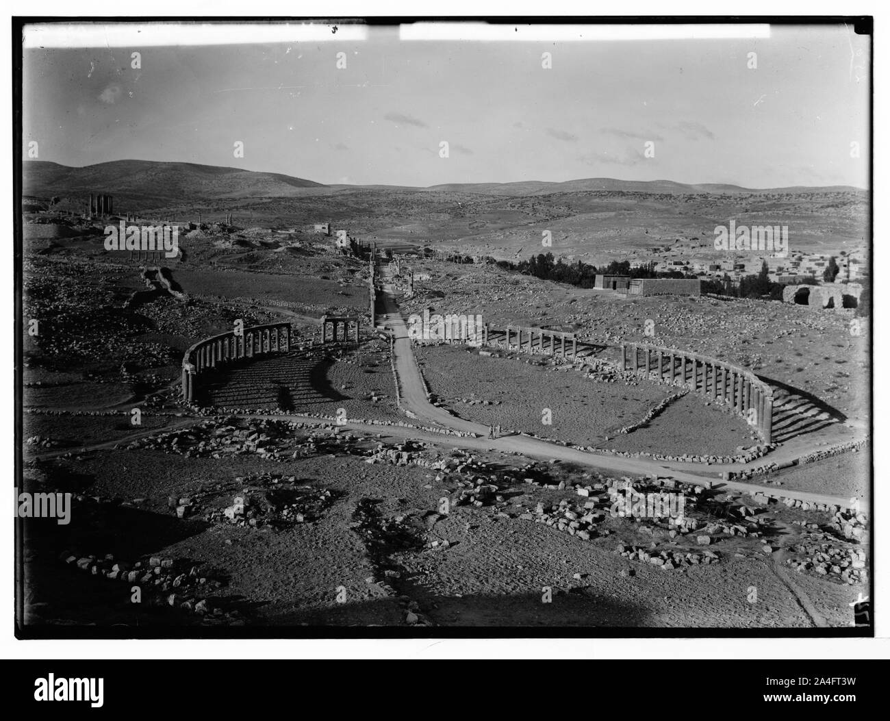 La Cisjordanie. Jerash. Le forum et la rue principale. Banque D'Images