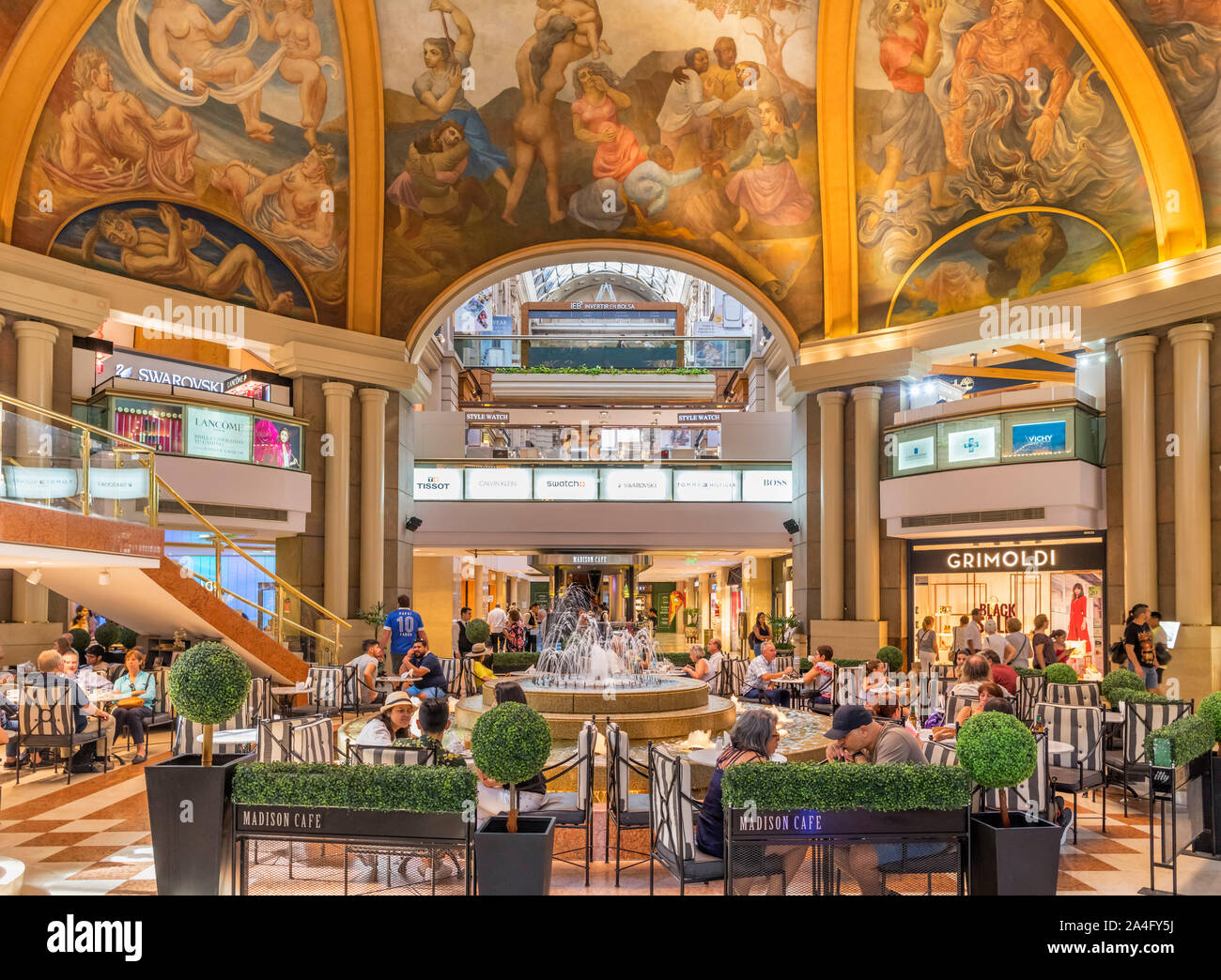 Buenos Aires Galerias Pacifico. Café et à l'intérieur du magasins Centre Commercial Galerías Pacífico, un populaire centre commercial dans le centre-ville, Buenos Aires, Argentine Banque D'Images