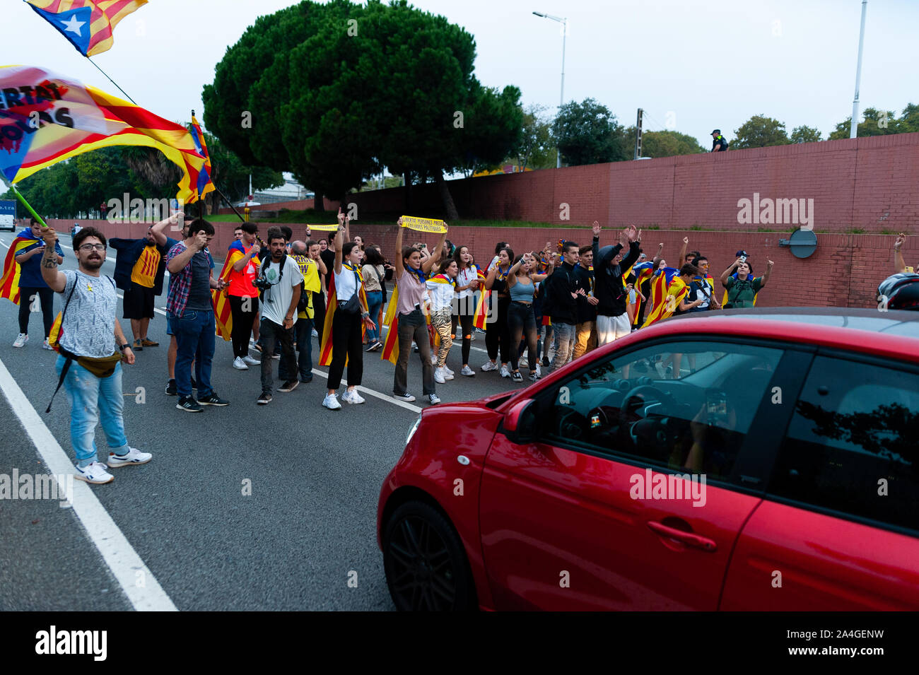 Barcelone, Espagne - 14 octobre 2019 : bloc indépendantistes Ronda Litoral autoroute en protestation contre l'emprisonnement de dirigeants catalan dans la barce Banque D'Images