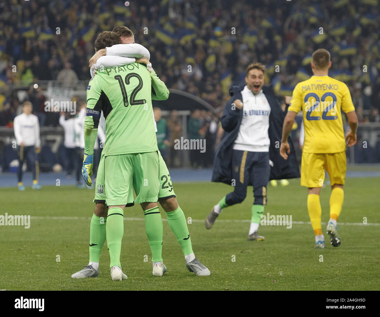 Kiev, Ukraine. 14Th Oct, 2019. L'équipe de célébrer la victoire de l'Ukraine après l'UEFA Euro 2020 Groupe B football match qualificatif entre le Portugal et l'Ukraine sur le stade Olimpiyskiy à Kiev, Ukraine, 14 octobre 2019. Crédit : Serg Glovny/ZUMA/Alamy Fil Live News Banque D'Images