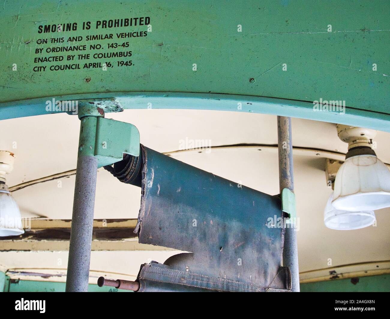 Old streetcar Ne pas fumer comme par ville explosées sign Banque D'Images