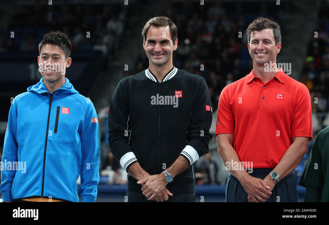 Tokyo, Japon. 14Th Oct, 2019. Vêtements Uniqlo géant du Japon ambassadeurs  (L-R) joueur de tennis japonais Kei Nishikori, joueur de tennis suisse  Rodger Fedeler golfeur australien et Adam Scott poser pour photo