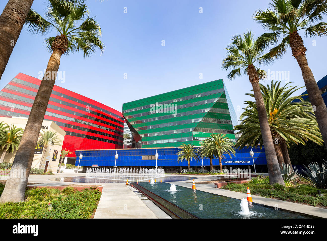 Le Pacific Design Center, conçu par Cesar Pelli, maisons et boutiques design organise des événements de West Hollywood, Californie Banque D'Images