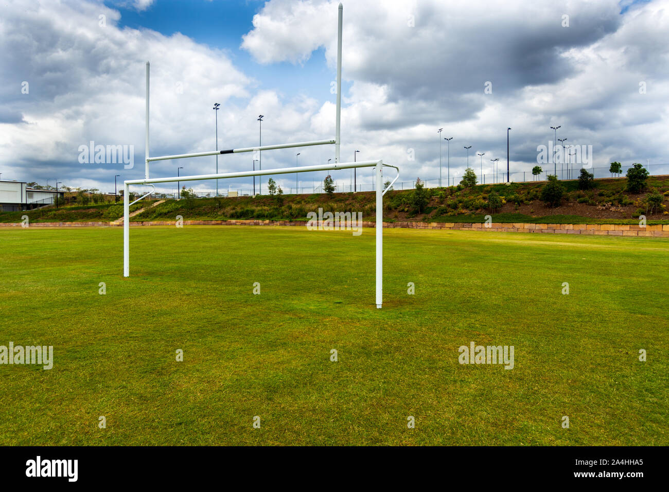 Buts de football sur un terrain de sport vide Banque D'Images