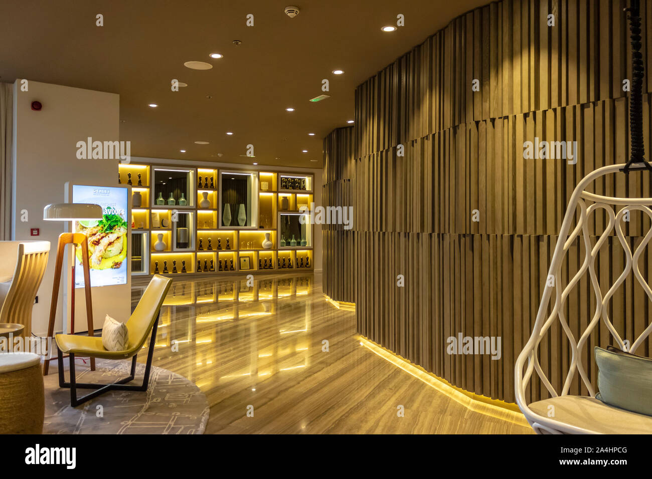 Dubaï, Émirats arabes unis - 2 décembre 2018 : éléments de design intérieur moderne et l'architecture de l'hôtel Le Royal Meridien Beach Resort & Spa. Banque D'Images
